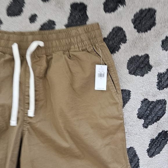 NWT Old Navy Men's Tan Jogger 7 Inch Pull On Shorts - Picture 2 of 5